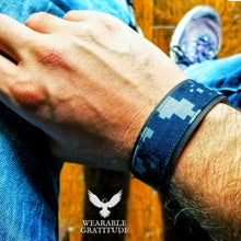 Load image into Gallery viewer, VALORBANDS AUTHENTIC PATRIOTIC MILITARY BRACELETS (2 PACK) & BONUS DOG TAGS